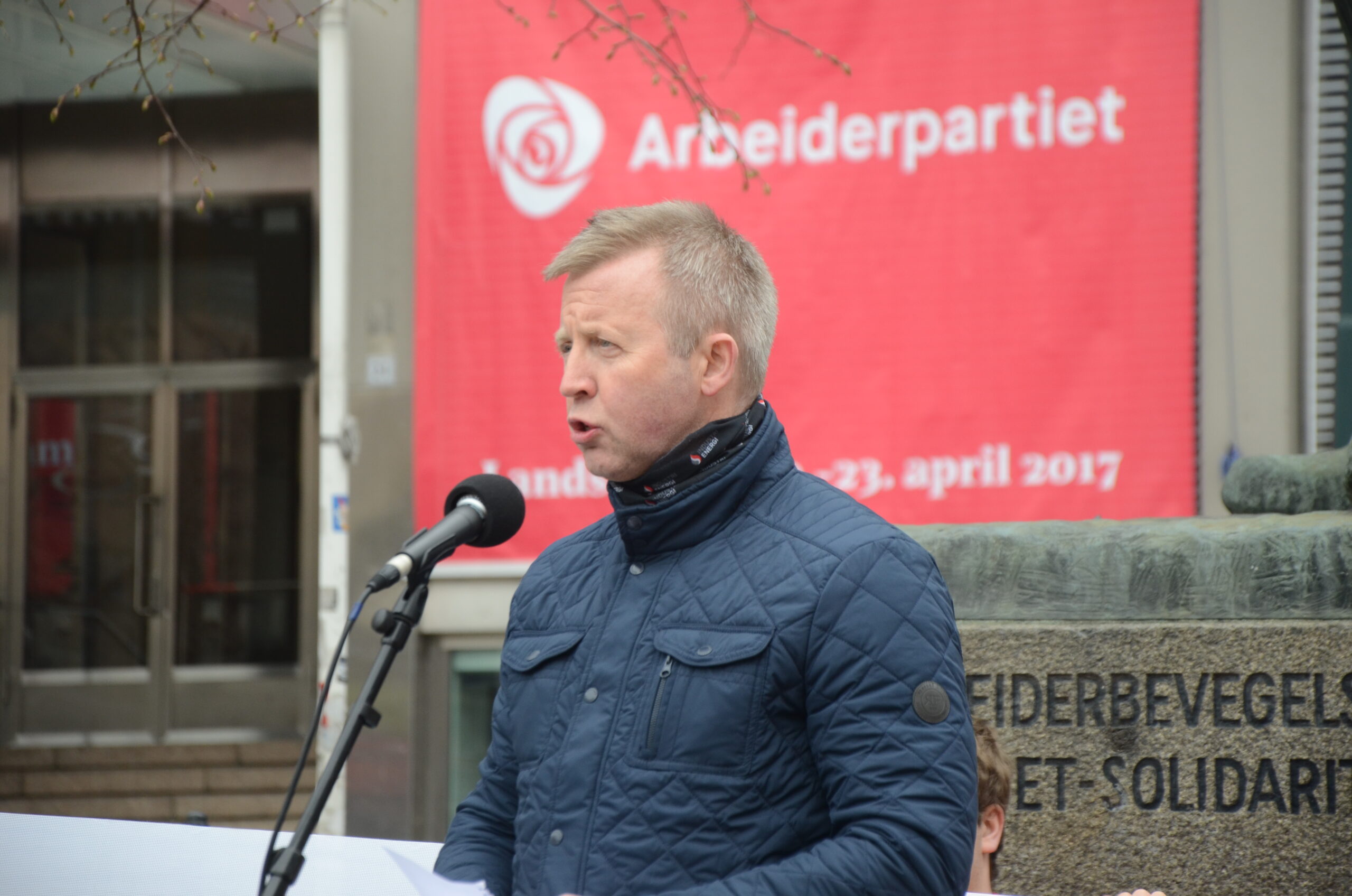 Nestleder Frode Alfheim i Industri Energi under sin tale på Youngstorget torsdag.