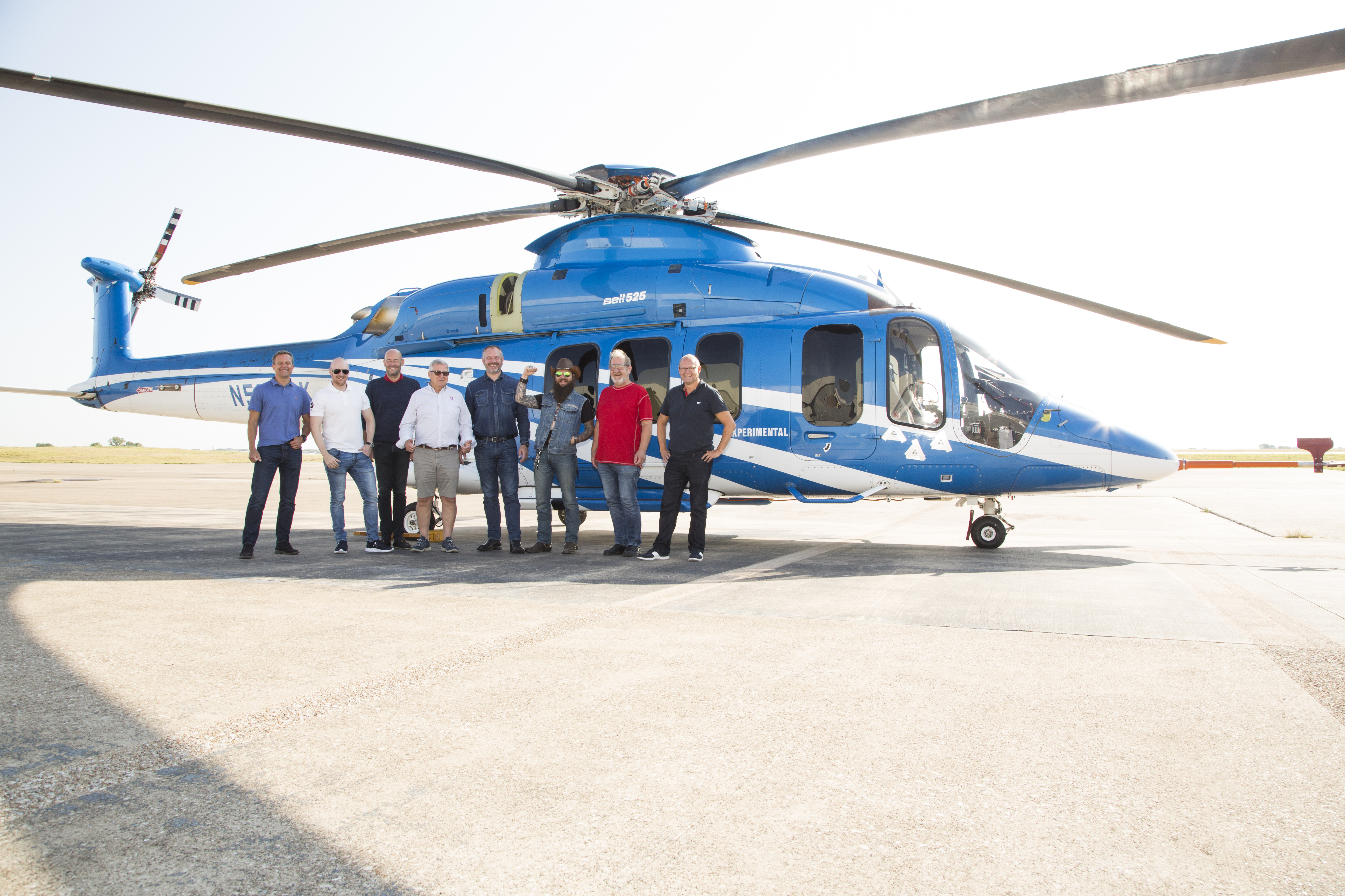 Members of the Helicopter Committee were among the first to test-fly Bell 525. From the left: Kjetil Larsen, Tom Stian Beitland, Erik Hamremoen, Ketil Karlsen, Michael Hougaard, Henrik Fjeldsbø, Frode Nirisen and Atle Espen Helgesen. Photo: Bell