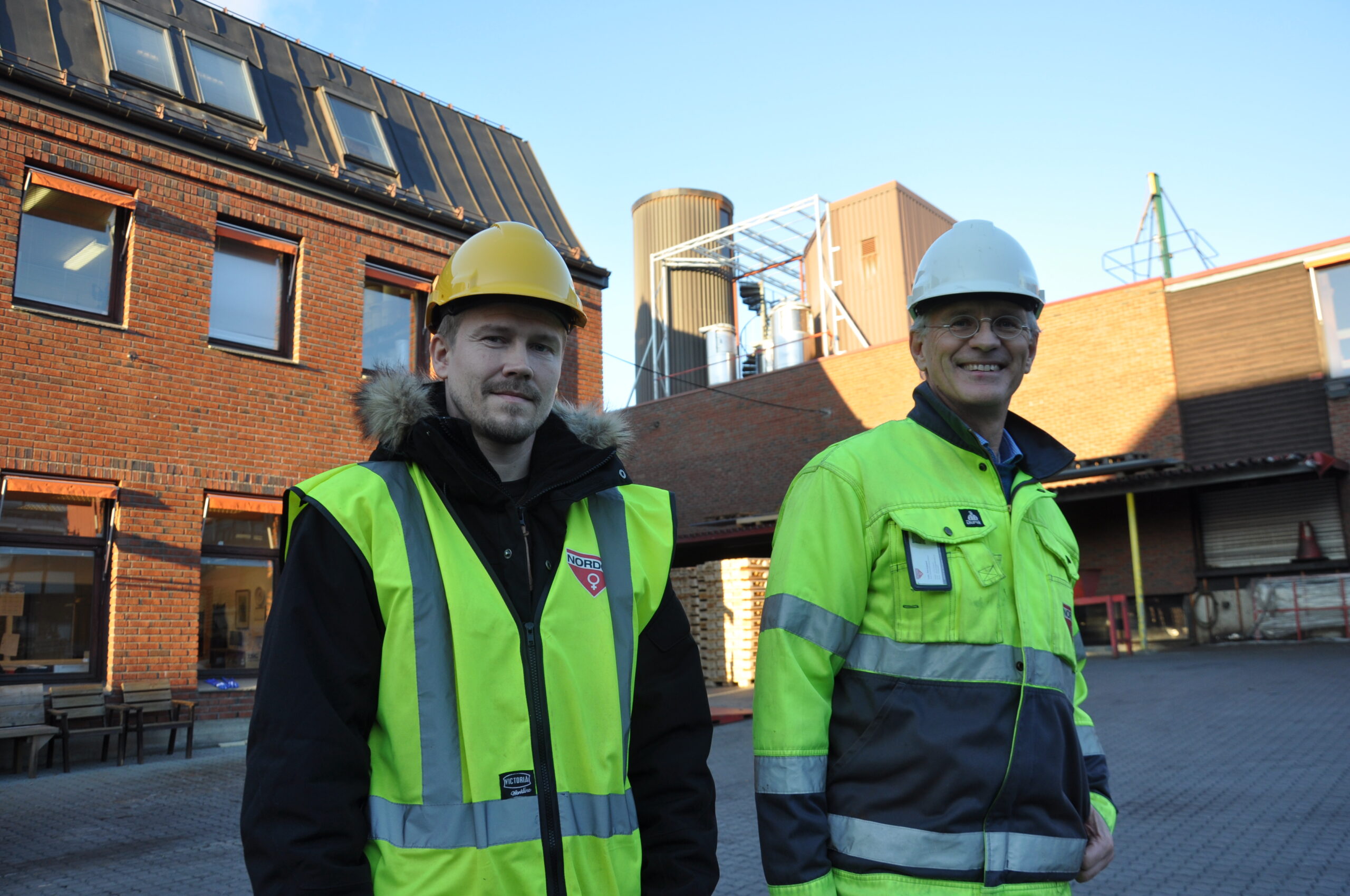Hovedtillitsvalgt Simen Nilsen i Industri Energi og direktør Lars Tomasgaard i NORDOX