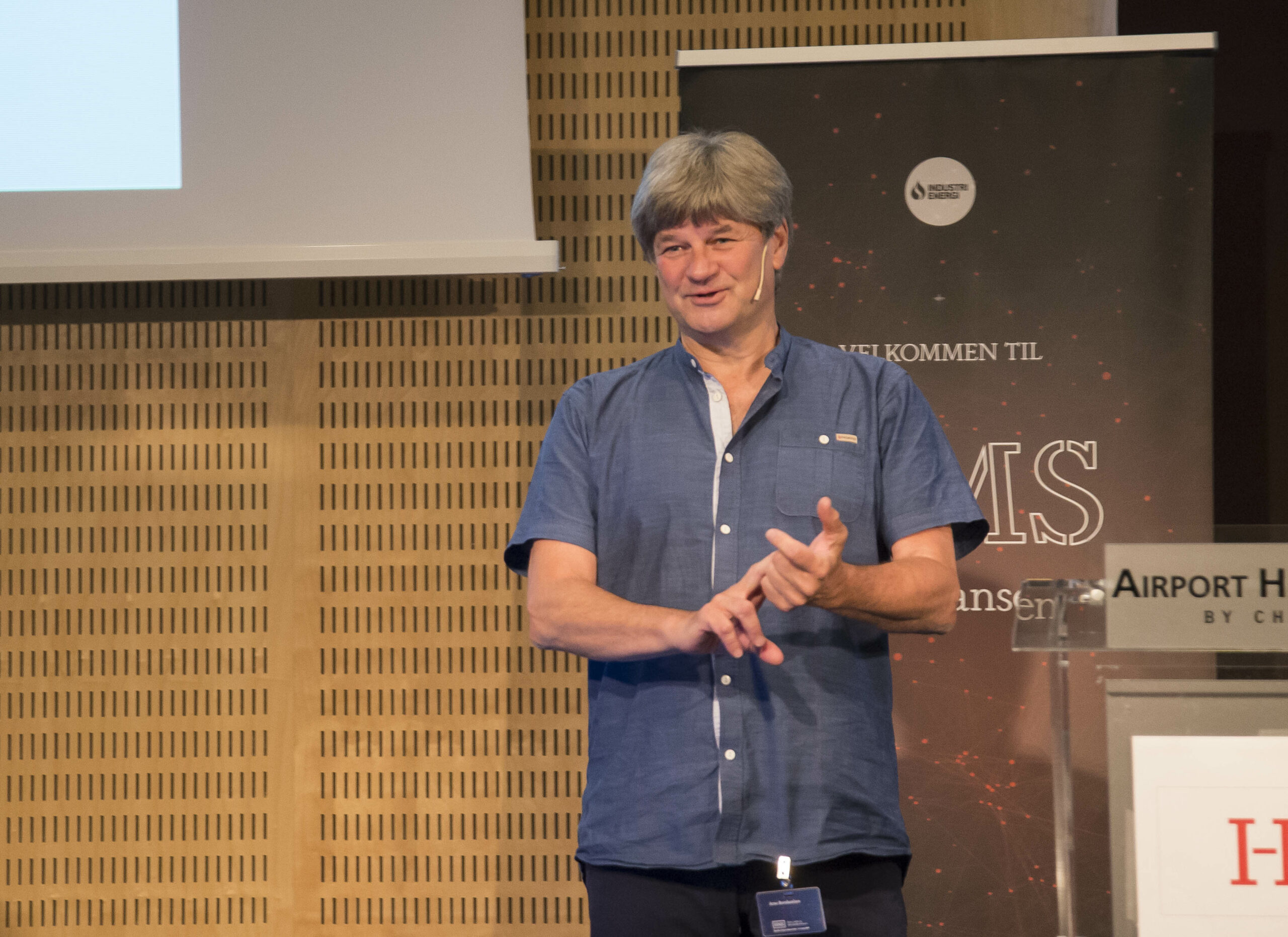 Arne Bernhardsen forteller hvordan AMU kan fungere. Foto: Atle Espen Helgesen