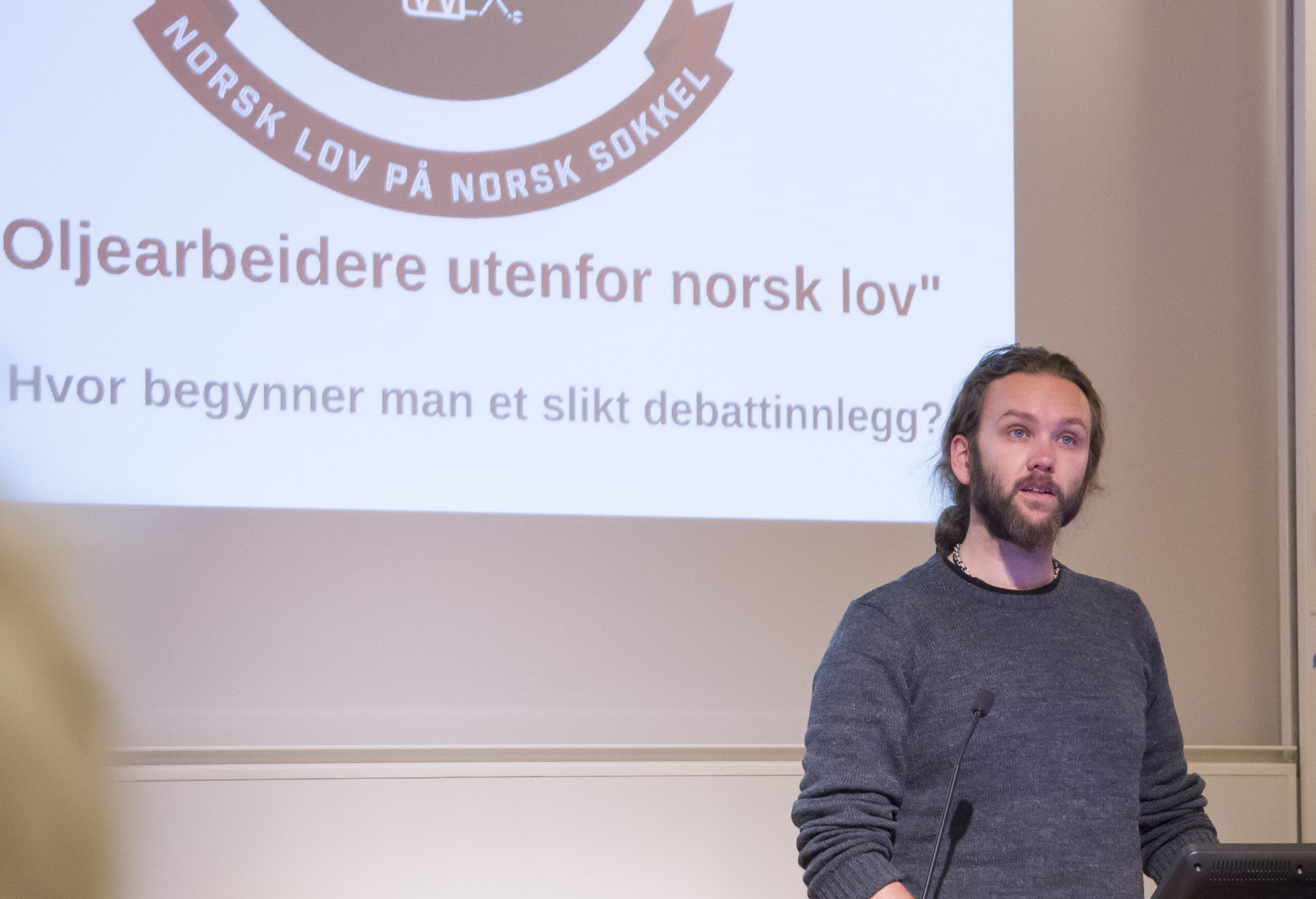 Ommund Stokka viste at oljearbeiderne på flerbruksfartøy faller utenfor norsk lov.