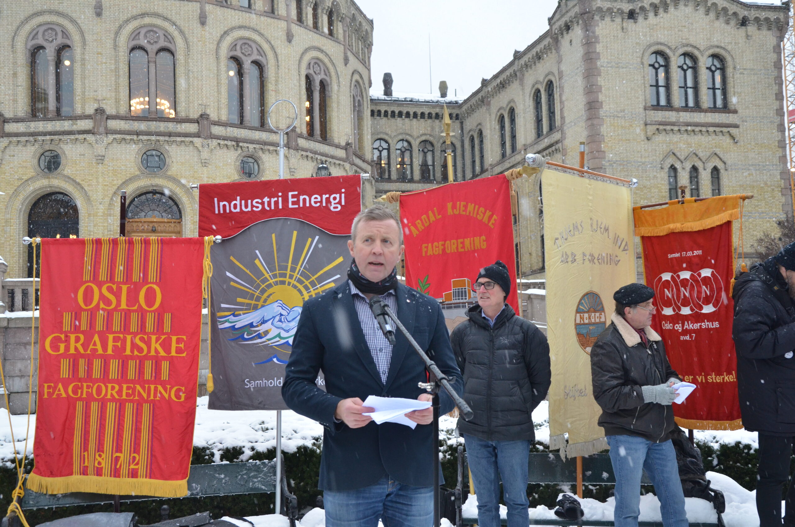 Industri Energi, her ved forbundsleder Frode Alfheim, slo et slag for kraftforedlende industri foran Stortinget onsdag 23. januar.