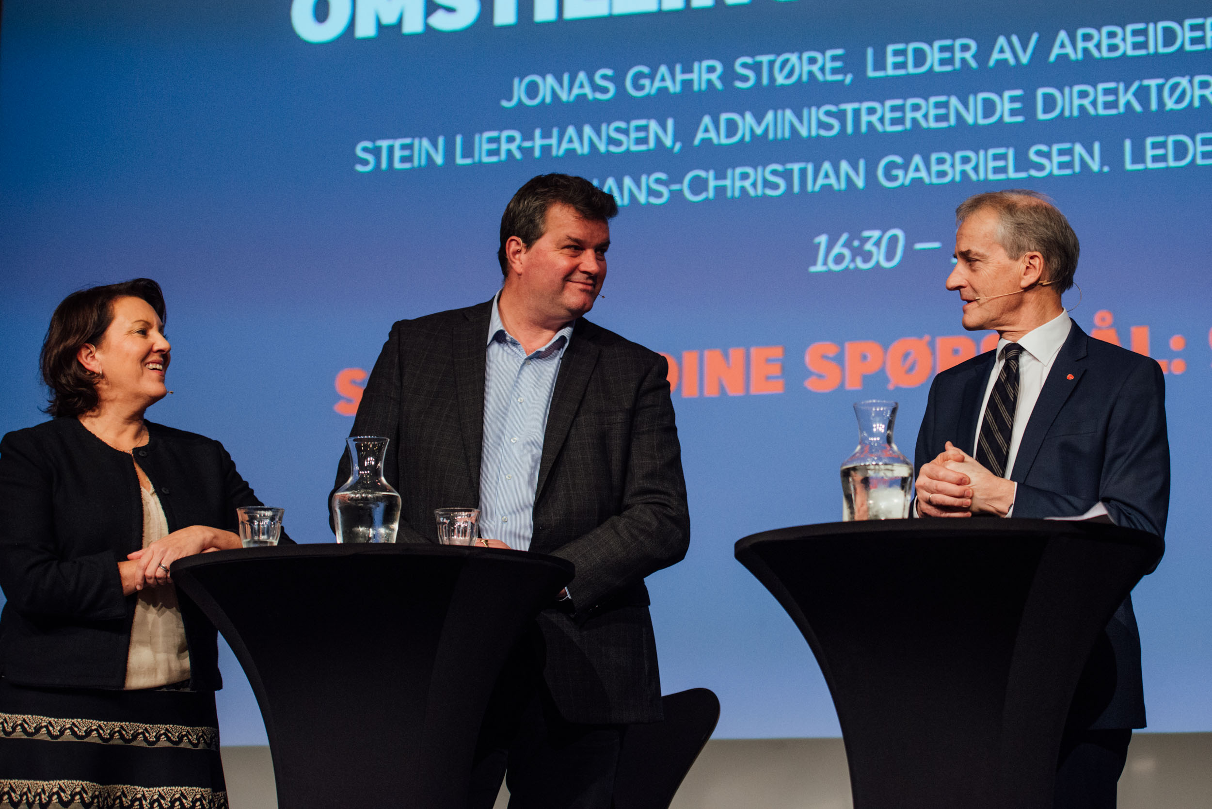 Engasjerte debattdeltakere. Fra venstre: Inger Sethov, Hans-Christian Gabrielsen og Jonas Gahr Støre. (Foto: Runa Andersen.)