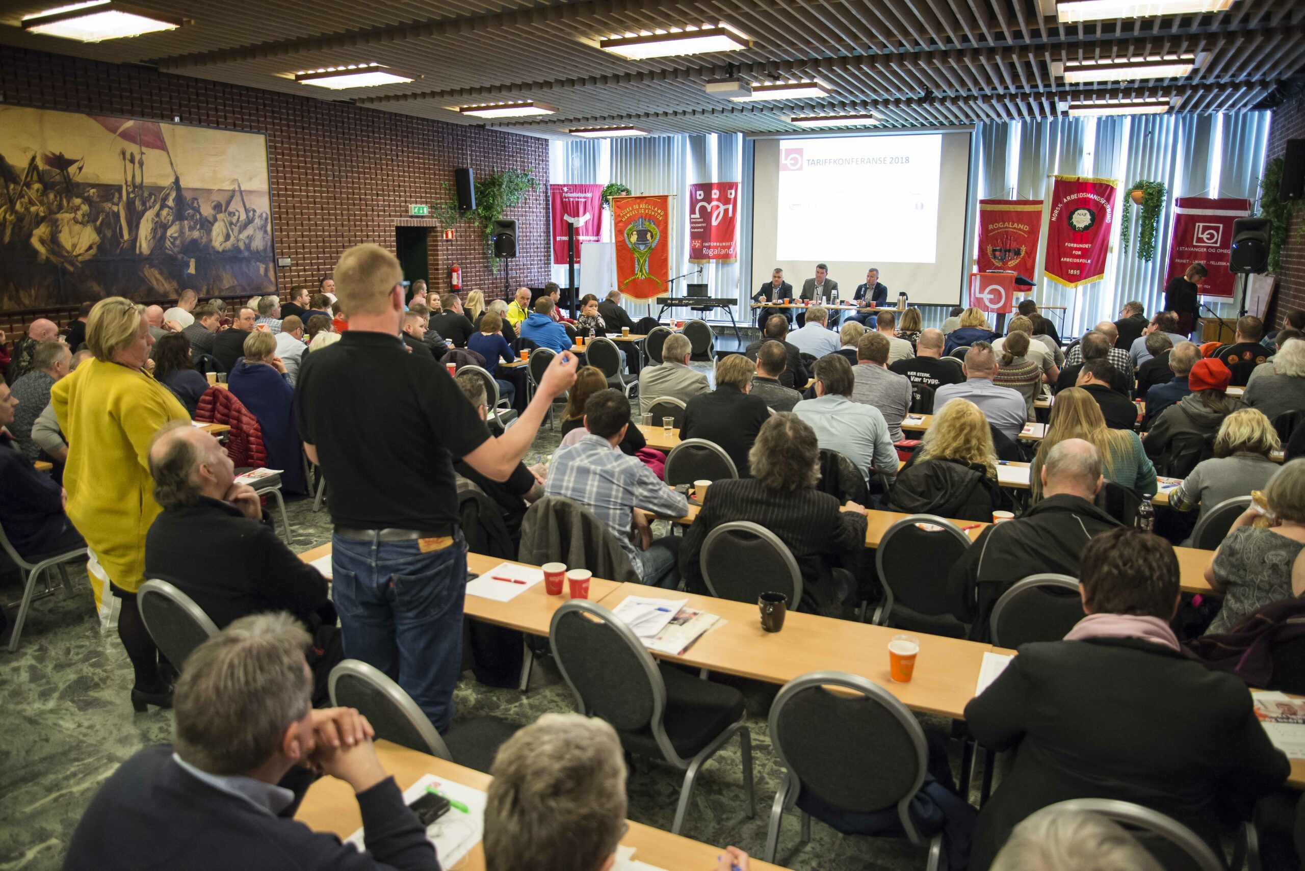 Drøyt 170 LO-medlemmer hadde møtt opp på informasjonsmøtet om tariffoppgjøret i Stavanger. Foto: Atle Espen Helgesen
