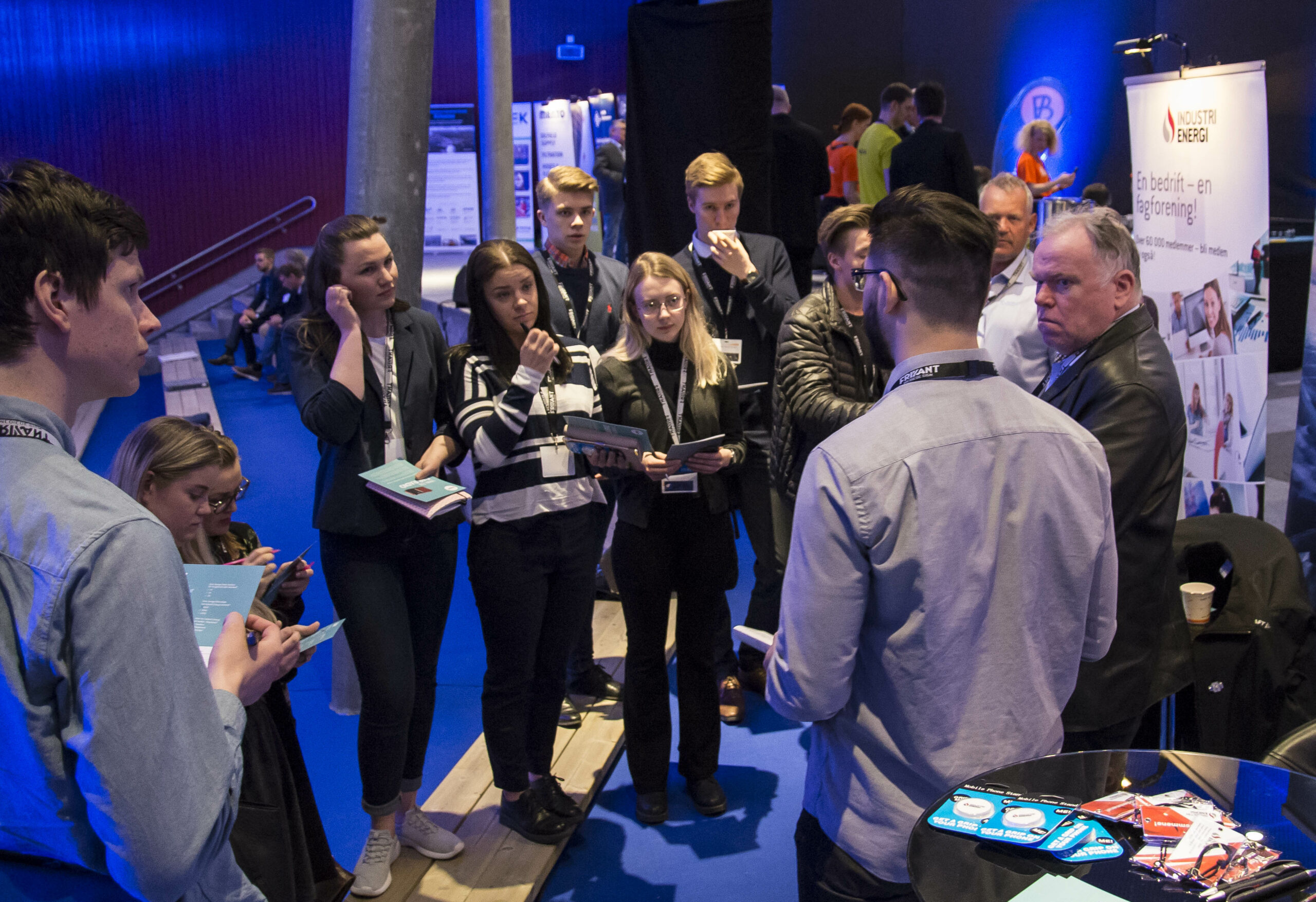 Industri Energis stand på Barentshavkonferansen blir godt besøkt, særlig av studenter. Foto: Atle Espen Helgesen