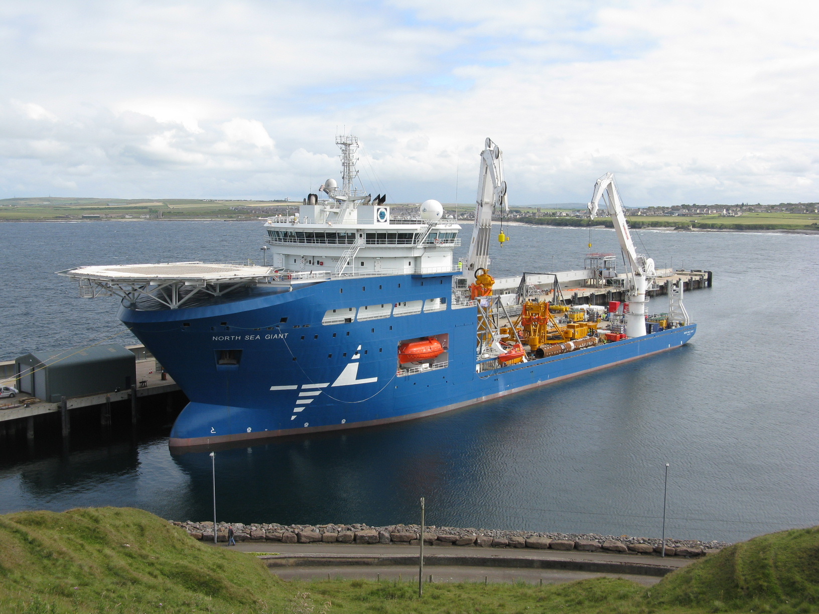 Oljearbeidere om bord på flerbruksfartøy er ikke omfattet av norsk lov. Arkivfoto