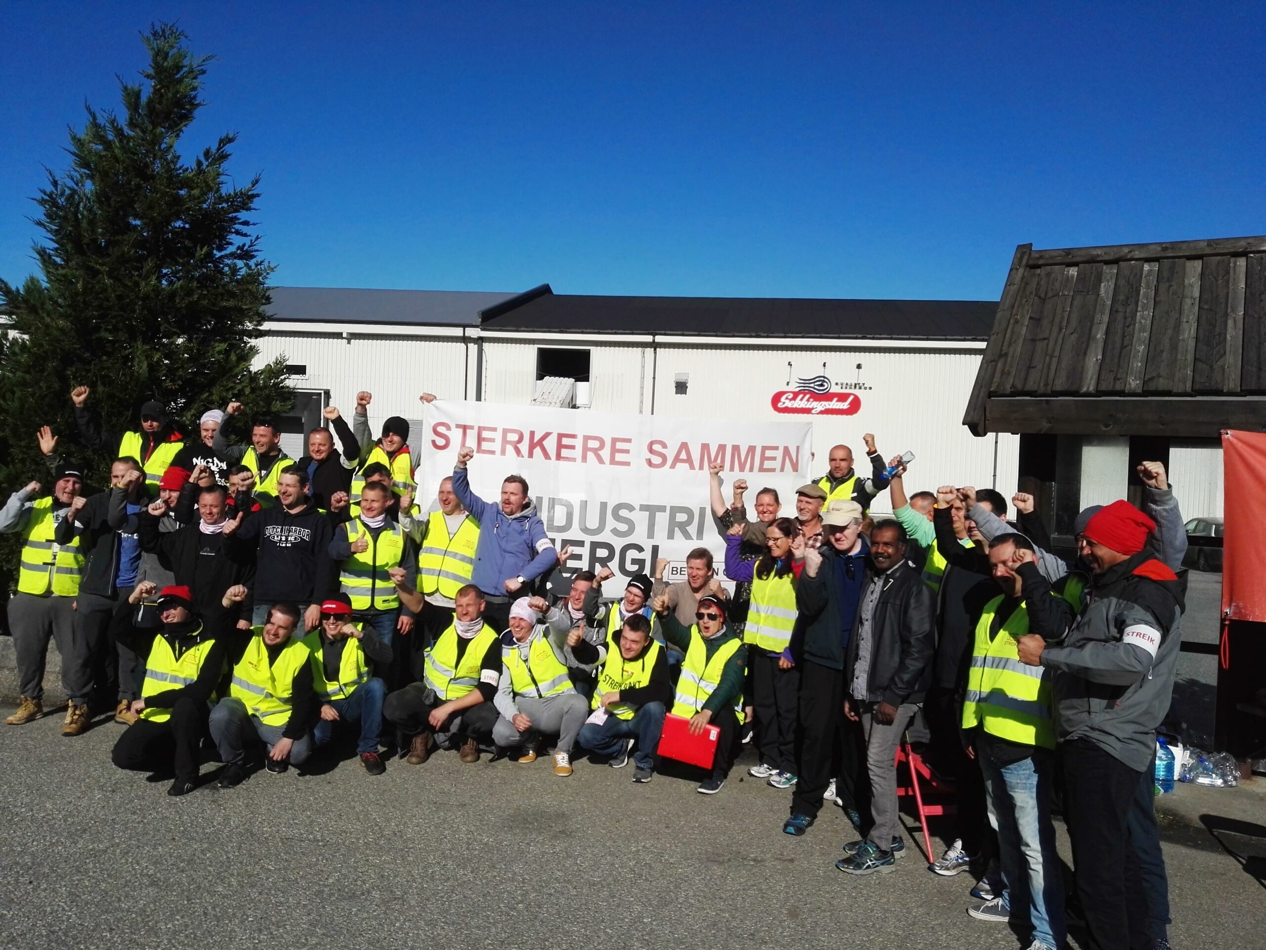 80 NNN-medlemmer ved fiskeforedlingsbedriften Norse Production på Sotra streiker for retten til tariffavtalte og anstendige lønns- og arbeidsvilkår.